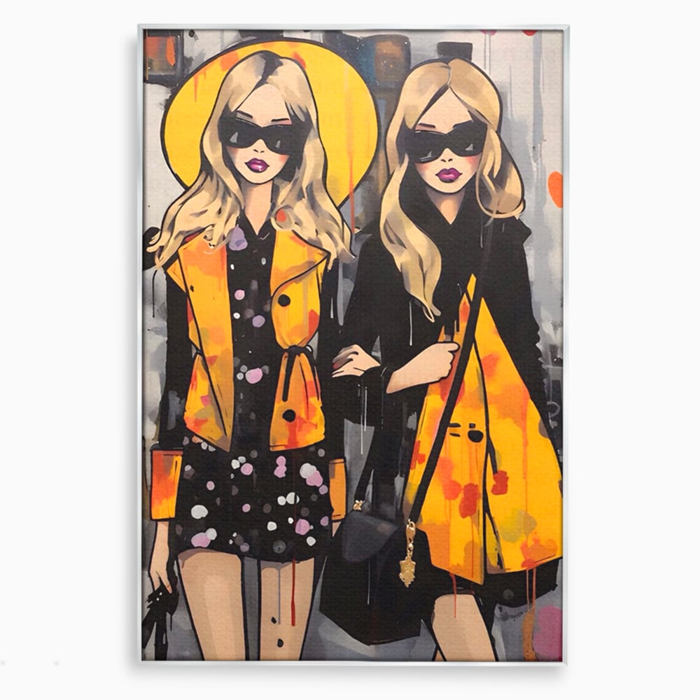 Tablou canvas cu ilustratie cu doua femei fashion, in rama de aluminiu argintiu